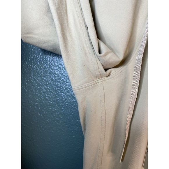 Lululemon Beige Soft Light Weight jogger pants size 8 - Picture 5 of 6